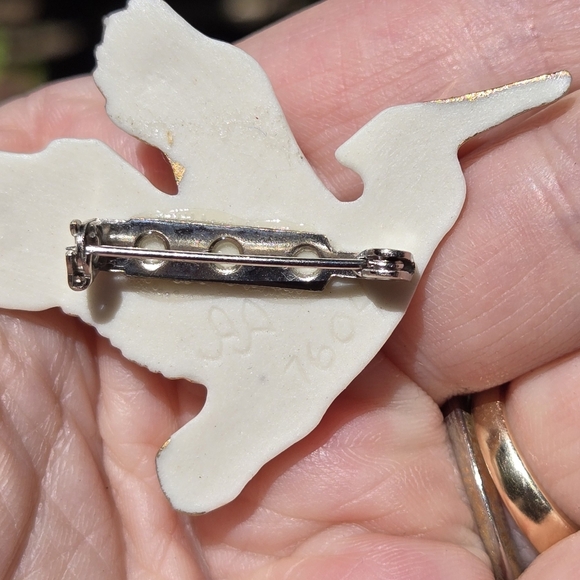 Porcelain & Gold Vintage Collectible RARE Pelican Brooch 2" - Picture 5 of 5